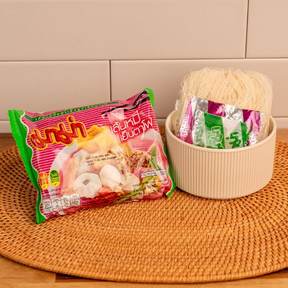 Mì Mama Hủ tiếu hồng Yentafo Thái Lan 55g, 1 gói 3