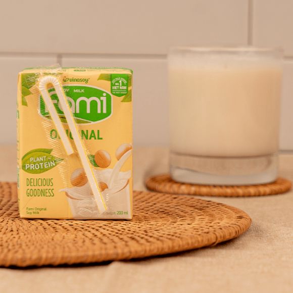 Sữa đậu nành Fami nguyên chất 200ml, 1 lốc 6 hộp 4